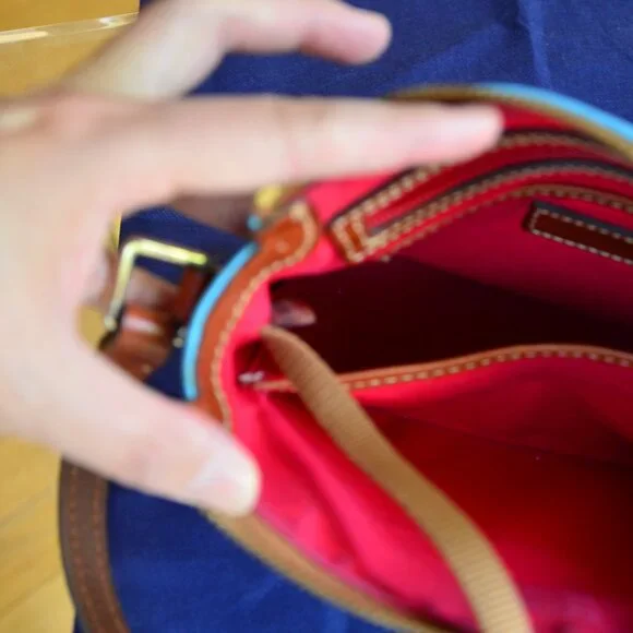 Dooney & Bourke crossbody purse - Picture 12 of 13